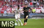 10.05.2025, Fussball 1. Bundesliga 2024/2025, 33. Spieltag, FC Bayern Mnchen - Borussia Mnchengladbach, in der Allianz-Arena Mnchen. (L-R) Michael Olise (Bayern Mnchen) gegen Philipp Sander (Borussia Mnchengladbach)

