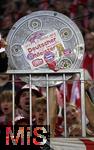 10.05.2025, Fussball 1. Bundesliga 2024/2025, 33. Spieltag, FC Bayern Mnchen - Borussia Mnchengladbach, in der Allianz-Arena Mnchen. die Bayern Fans feiern den vorzeitigen Gewinn der Deutschen Meisterschaft

