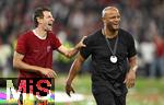 10.05.2025, Fussball 1. Bundesliga 2024/2025, 33. Spieltag, FC Bayern Mnchen - Borussia Mnchengladbach, in der Allianz-Arena Mnchen. der FC Bayern Feiert den Gewinn der Deutschen Meisterschaft, (L-R) Thomas Mller (Bayern Mnchen) und Trainer Vincent Kompany (Bayern Mnchen)

