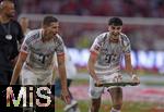 10.05.2025, Fussball 1. Bundesliga 2024/2025, 33. Spieltag,  FC Bayern Mnchen - Borussia Mnchengladbach, in der Allianz-Arena Mnchen. v.l. Leon Goretzka (FC Bayern Mnchen) und Aleksandar Pavlovic (Bayern Mnchen)  mit Schale

