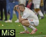 10.05.2025, Fussball 1. Bundesliga 2024/2025, 33. Spieltag,  FC Bayern Mnchen - Borussia Mnchengladbach, in der Allianz-Arena Mnchen. Eric Dier (FC Bayern Mnchen) fotografiert seine Familie.

