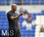 17.05.2025, Fussball 1. Bundesliga 2024/2025, 34. Spieltag,  TSG 1899 Hoffenheim - FC Bayern Mnchen, In der Pre-Zero-Arena Sinsheim. 
Trainer Vincent Kompany (FC Bayern Mnchen) hat Spass
