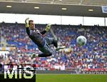 17.05.2025, Fussball 1. Bundesliga 2024/2025, 34. Spieltag,  TSG 1899 Hoffenheim - FC Bayern Mnchen, In der Pre-Zero-Arena Sinsheim. Torwart Manuel Neuer (FC Bayern Mnchen) beim Aufwrmen


