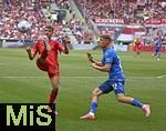 17.05.2025, Fussball 1. Bundesliga 2024/2025, 34. Spieltag,  TSG 1899 Hoffenheim - FC Bayern Mnchen, In der Pre-Zero-Arena Sinsheim. v.l. Thomas Mller (FC Bayern Mnchen) gegen Alexander Prass (TSG 1899 Hoffenheim) 


