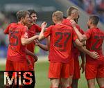 17.05.2025, Fussball 1. Bundesliga 2024/2025, 34. Spieltag,  TSG 1899 Hoffenheim - FC Bayern Mnchen, In der Pre-Zero-Arena Sinsheim. v.l.Thomas Mller (FC Bayern Mnchen), Michael Olise (FC Bayern Mnchen), Aleksandar Pavlovic (Bayern Mnchen) , Konrad Laimer (FC Bayern Mnchen), Eric Dier (FC Bayern Mnchen) und Raphael Guerreiro (FC Bayern Mnchen)  jubeln.

