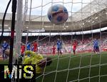 17.05.2025, Fussball 1. Bundesliga 2024/2025, 34. Spieltag,  TSG 1899 Hoffenheim - FC Bayern Mnchen, In der Pre-Zero-Arena Sinsheim. Torwart Oliver Baumann (TSG 1899 Hoffenheim) kassiert das 0:1

