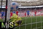 17.05.2025, Fussball 1. Bundesliga 2024/2025, 34. Spieltag,  TSG 1899 Hoffenheim - FC Bayern Mnchen, In der Pre-Zero-Arena Sinsheim. Torwart Oliver Baumann (TSG 1899 Hoffenheim) kassiert das 0:1

