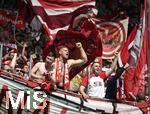 17.05.2025, Fussball 1. Bundesliga 2024/2025, 34. Spieltag,  TSG 1899 Hoffenheim - FC Bayern Mnchen, In der Pre-Zero-Arena Sinsheim. Die Bayern Fans feiern

