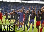 17.05.2025, Fussball 1. Bundesliga 2024/2025, 34. Spieltag,  TSG 1899 Hoffenheim - FC Bayern Mnchen, In der Pre-Zero-Arena Sinsheim. Schlussjubel der Meister-Bayern.  Torwart Manuel Neuer (FC Bayern Mnchen) Torwart Jonas Urbig (FC Bayern Mnchen), Kingsley Coman (FC Bayern Mnchen)  jubeln bei den Fans 

