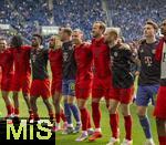 17.05.2025, Fussball 1. Bundesliga 2024/2025, 34. Spieltag,  TSG 1899 Hoffenheim - FC Bayern Mnchen, In der Pre-Zero-Arena Sinsheim. Schlussjubel der Bayern nach dem Spiel.  Raphael Guerreiro (FC Bayern Mnchen), Michael Olise (FC Bayern Mnchen), Kingsley Coman (FC Bayern Mnchen), Sacha Boey (FC Bayern Mnchen), Torwart Daniel Peretz (FC Bayern Mnchen), Gabriel Vidovic (FC Bayern Mnchen), Harry Kane (FC Bayern Mnchen), Konrad Laimer (FC Bayern Mnchen) 