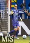 17.05.2025, Fussball 1. Bundesliga 2024/2025, 34. Spieltag,  TSG 1899 Hoffenheim - FC Bayern Mnchen, In der Pre-Zero-Arena Sinsheim. Torwart Manuel Neuer (FC Bayern Mnchen) am Ball 