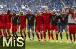 17.05.2025, Fussball 1. Bundesliga 2024/2025, 34. Spieltag,  TSG 1899 Hoffenheim - FC Bayern Mnchen, In der Pre-Zero-Arena Sinsheim. Schlussjubel der Bayern nach dem Spiel. Josip Stanisic (Bayern Mnchen), Leroy Sane (Bayern Mnchen), Raphael Guerreiro (FC Bayern Mnchen), Michael Olise (FC Bayern Mnchen), Kingsley Coman (FC Bayern Mnchen), Sacha Boey (FC Bayern Mnchen), Torwart Daniel Peretz (FC Bayern Mnchen), Gabriel Vidovic (FC Bayern Mnchen), Harry Kane (FC Bayern Mnchen), Konrad Laimer (FC Bayern Mnchen), Torwart Jonas Urbig (FC Bayern Mnchen), Jonah Kusi-Asare (Bayern Mnchen), 