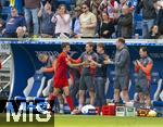 17.05.2025, Fussball 1. Bundesliga 2024/2025, 34. Spieltag,  TSG 1899 Hoffenheim - FC Bayern Mnchen, In der Pre-Zero-Arena Sinsheim. Thomas Mller (FC Bayern Mnchen) bedankt sich nach seiner Auswechslung beim ganzen Team.