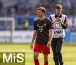 17.05.2025, Fussball 1. Bundesliga 2024/2025, 34. Spieltag,  TSG 1899 Hoffenheim - FC Bayern Mnchen, In der Pre-Zero-Arena Sinsheim. Schlussjubel der Bayern nach dem Spiel. Thomas Mller (FC Bayern Mnchen) lachend 