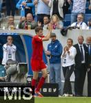17.05.2025, Fussball 1. Bundesliga 2024/2025, 34. Spieltag,  TSG 1899 Hoffenheim - FC Bayern Mnchen, In der Pre-Zero-Arena Sinsheim. Thomas Mller (FC Bayern Mnchen) bedankt sich nach seiner Auswechslung beim ganzen Team und den Fans 