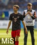 17.05.2025, Fussball 1. Bundesliga 2024/2025, 34. Spieltag,  TSG 1899 Hoffenheim - FC Bayern Mnchen, In der Pre-Zero-Arena Sinsheim. Schlussjubel der Bayern nach dem Spiel. Thomas Mller (FC Bayern Mnchen) lachend 