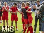 17.05.2025, Fussball 1. Bundesliga 2024/2025, 34. Spieltag,  TSG 1899 Hoffenheim - FC Bayern Mnchen, In der Pre-Zero-Arena Sinsheim. Schlussjubel der Bayern nach dem Spiel. Joao Palhinha (FC Bayern Mnchen), Eric Dier (FC Bayern Mnchen), Thomas Mller (FC Bayern Mnchen), Joshua Kimmich (FC Bayern Mnchen), 