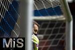 17.05.2025, Fussball 1. Bundesliga 2024/2025, 34. Spieltag,  TSG 1899 Hoffenheim - FC Bayern Mnchen, In der Pre-Zero-Arena Sinsheim. Torwart Manuel Neuer (FC Bayern Mnchen) beim Aufwrmen.