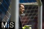 17.05.2025, Fussball 1. Bundesliga 2024/2025, 34. Spieltag,  TSG 1899 Hoffenheim - FC Bayern Mnchen, In der Pre-Zero-Arena Sinsheim. Torwart Manuel Neuer (FC Bayern Mnchen) beim Aufwrmen.