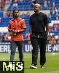 17.05.2025, Fussball 1. Bundesliga 2024/2025, 34. Spieltag,  TSG 1899 Hoffenheim - FC Bayern Mnchen, In der Pre-Zero-Arena Sinsheim.  v.li: Serge Gnabry (FC Bayern Mnchen), Trainer Vincent Kompany (FC Bayern Mnchen) 