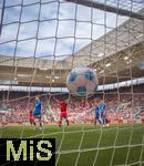 17.05.2025, Fussball 1. Bundesliga 2024/2025, 34. Spieltag,  TSG 1899 Hoffenheim - FC Bayern Mnchen, In der Pre-Zero-Arena Sinsheim. Torschuss, der Ball zappelt im Netz.