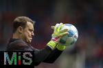 17.05.2025, Fussball 1. Bundesliga 2024/2025, 34. Spieltag,  TSG 1899 Hoffenheim - FC Bayern Mnchen, In der Pre-Zero-Arena Sinsheim. Torwart Manuel Neuer (FC Bayern Mnchen) beim Aufwrmen. 