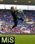 17.05.2025, Fussball 1. Bundesliga 2024/2025, 34. Spieltag,  TSG 1899 Hoffenheim - FC Bayern Mnchen, In der Pre-Zero-Arena Sinsheim. Torwart Manuel Neuer (FC Bayern Mnchen) beim Aufwrmen. 