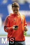 17.05.2025, Fussball 1. Bundesliga 2024/2025, 34. Spieltag,  TSG 1899 Hoffenheim - FC Bayern Mnchen, In der Pre-Zero-Arena Sinsheim. Torwart Jonas Urbig (FC Bayern Mnchen) mit Handy