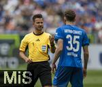 17.05.2025, Fussball 1. Bundesliga 2024/2025, 34. Spieltag,  TSG 1899 Hoffenheim - FC Bayern Mnchen, In der Pre-Zero-Arena Sinsheim.  li: Schiedsrichter Daniel Schlager mit Arthur Chaves (Hoffenheim) 