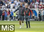 17.05.2025, Fussball 1. Bundesliga 2024/2025, 34. Spieltag,  TSG 1899 Hoffenheim - FC Bayern Mnchen, In der Pre-Zero-Arena Sinsheim. FCB-Staff jubelnd auf dem Platz nach dem Spiel, die Mannschaft des FC Bayern ist Deutscher Meister. re: Busfahrer Michael Lauerbach (FCB).