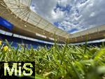 17.05.2025, Fussball 1. Bundesliga 2024/2025, 34. Spieltag,  TSG 1899 Hoffenheim - FC Bayern Mnchen, In der Pre-Zero-Arena Sinsheim. Froschperspektive vom Rasen aus.