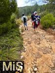 13.06.2024, Beliebtes Reiseziel der Deutschen, die Balearen-Insel Mallorca (Spanien).Wanderer im Bergwald oberhalb von Cala Ratjada,    