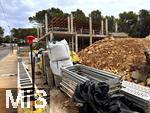 13.06.2024, Beliebtes Reiseziel der Deutschen, die Balearen-Insel Mallorca (Spanien). Baustelle von Wohnhusern in einem Wohnviertel oberhalb von Cala Ratjada, 