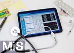 30.05.2025, Gesundheitswesen: elektronische Patientenakte auf dem Screen des Tabletts.