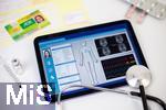30.05.2025, Gesundheitswesen: elektronische Patientenakte auf dem Screen des Tabletts.