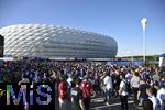 31.05.2025,  Fussball UEFA Championsleague Finale 2025:  Paris St. Germain - Inter Mailand, in der Allianz-Arena Mnchen.   Die Esplanade ist voller Fans
  

