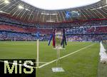 31.05.2025,  Fussball UEFA Championsleague Finale 2025:  Paris St. Germain - Inter Mailand, in der Allianz-Arena Mnchen. Der Championsleague-Pokal steht auf der Stele bereit. Geschmckt mit Bndern in den Vereinsfarben der beiden Final-Teams. 