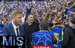 31.05.2025,  Fussball UEFA Championsleague Finale 2025:  Paris St. Germain - Inter Mailand, in der Allianz-Arena Mnchen. Ex-Nationalspieler Marco Materazzi (mitte, Italien) begrt die Mailand-Fans im Innenraum.