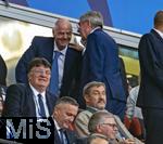 31.05.2025,  Fussball UEFA Championsleague Finale 2025:  Paris St. Germain - Inter Mailand, in der Allianz-Arena Mnchen.  v.liL: Gianni Infantino (FIFA-Prsident), Ex-IOC-Prsident Thomas Bach im Gesprch. 