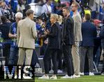 31.05.2025,  Fussball UEFA Championsleague Finale 2025:  Paris St. Germain - Inter Mailand, in der Allianz-Arena Mnchen. ZDF-Moderatorenriege am Spielfeldrand, v.li: Moderator Jochen Breyer, Friederike Fritzy Kromp (Deutschland), Christoph Kramer (Deutschland), Per Mertesacker (Deutschland), 