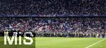 31.05.2025,  Fussball UEFA Championsleague Finale 2025:  Paris St. Germain - Inter Mailand, in der Allianz-Arena Mnchen.  Nach der Siegerehrung strmen Tausende Pariser Fans das Stadion und mssen von einer Sondereinheit der Polizei Mnchen zurck gedrngt werden. 