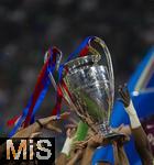 31.05.2025,  Fussball UEFA Championsleague Finale 2025:  Paris St. Germain - Inter Mailand, in der Allianz-Arena Mnchen. Siegerehrung des Championsleague-Siegers Paris St. Germain,  Spieler stemmen den Pokal hoch.