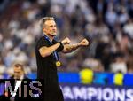31.05.2025,  Fussball UEFA Championsleague Finale 2025:  Paris St. Germain - Inter Mailand, in der Allianz-Arena Mnchen. Siegerehrung des Championsleague-Siegers Paris St. Germain, Trainer Luis Enrique (FC Paris Saint-Germain) mit der Medaille.