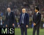 31.05.2025,  Fussball UEFA Championsleague Finale 2025:  Paris St. Germain - Inter Mailand, in der Allianz-Arena Mnchen. Siegerehrung des Championsleague-Siegers Paris St. Germain, Zur Gratulation haben sich eingefunden, v.re: Nasser Al-Khelaifi (Prsident Paris St. germain, UEFA-ExCo-Mitglied), Guiseppe Marotta (Prsident Inter Mailand), DFB Prsident Bernd Neuendorf (Deutschland), 