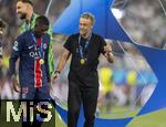 31.05.2025,  Fussball UEFA Championsleague Finale 2025:  Paris St. Germain - Inter Mailand, in der Allianz-Arena Mnchen. Siegerehrung des Championsleague-Siegers Paris St. Germain, re: Trainer Luis Enrique (FC Paris Saint-Germain) und Ousmane Dembele (FC Paris Saint-Germain) mit der Medaille.