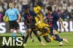 31.05.2025,  Fussball UEFA Championsleague Finale 2025:  Paris St. Germain - Inter Mailand, in der Allianz-Arena Mnchen.  von links:  Willian Pacho (FC Paris Saint-Germain) gegen Marcus Thuram (Inter Mailand), Khvicha Kvaratskhelia (FC Paris Saint-Germain) 