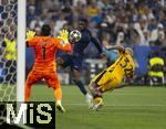 31.05.2025,  Fussball UEFA Championsleague Finale 2025:  Paris St. Germain - Inter Mailand, in der Allianz-Arena Mnchen.  mitte: Ousmane Dembele (FC Paris Saint-Germain) gegen Torwart Yann Sommer (Inter Mailand) und Federico Dimarco (re, Inter Mailand) 