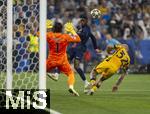 31.05.2025,  Fussball UEFA Championsleague Finale 2025:  Paris St. Germain - Inter Mailand, in der Allianz-Arena Mnchen.  mitte: Ousmane Dembele (FC Paris Saint-Germain) gegen Torwart Yann Sommer (Inter Mailand) und Federico Dimarco (re, Inter Mailand) 