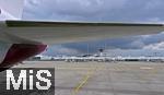 04.06.2025, Airport Mnchen,  Flugbetrieb am Airport Mnchen Fanz Josef Strauss, Eine Eurowings-Maschine steht zu Einsteigen auf dem Flugfeld bereit, dahinter der Fluglotsen-Tower.  