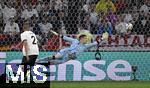 04.06.2025, Fussball UEFA Nations League 2024/25,  Halbfinale, Deutschland - Portugal, in der Allianz-Arena Mnchen. Torwart Marc Andre ter-Stegen (Deutschland) hechtet dem Ball hinterher